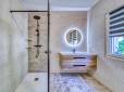 douche avec receveur extra plat et robinetterie noire