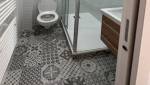 Carreaux de ciment  dans la salle de bain