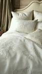 Linge de lit brodé