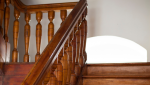 Rampe d'escalier en bois couleur brut
