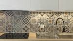 Pose d'une crédence en carrelage imitation carreaux de ciment