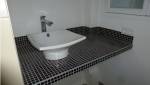 Plan vasque près de la douche dans appartement rénové sur La Ciotat (13600)