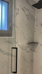 Rénovation d'une salle de bain à Vertou  - détail intérieur douche et robinetterie noire