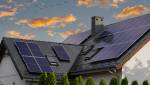Installation de panneaux solaire sur une maison à Tours.