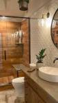 Salle de bain moderne et fonctionnelle Orange