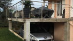 terasse en béton ciré vue de coté carport 