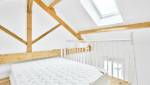 chambre parentale d'un pavillon surélevé