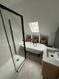Nouvelle salle de bain en sous-pente dans une maison entièrement rénovée - Nantes 44200