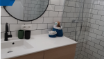 Projet de Salle de Bain à Loctudy : Modernité et Fonctionnalité dans un Espace Compact