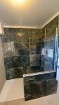 Douche design noire La Maison Des Travaux Alès