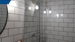 Rénovation Élégante d'une Petite Salle de Bain à Loctudy par La Maison Des Travaux de Quimper