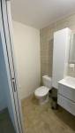 salle de bain avec toilettes La Maison Des Travaux Alès