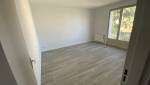 chambre avec nouveau revêtement de sol posé à Alès 30100 