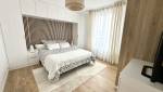 Rénovation d'une chambre avec un meuble sur mesure en forme d'arche
