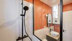 Transformation colorée de salle de bain à Garches