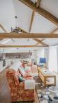 salon hauteur sous plafond 