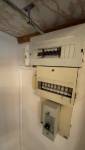 Ancien panneau électrique dans un appartement à Alès