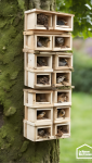  petites cagettes en nichoirs pour oiseaux ou en abris pour insectes.