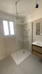 nouvelle salle de bain avec douche rénovée La Maison Des Travaux Ales
