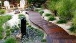 Allée de jardin en bois
