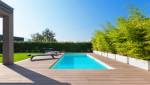 Vue frontale terrasse et plages de piscine restauréess en Ipé sur Roquevaire (13360)