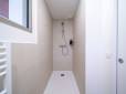 Une belle douche style douche à l'italienne
