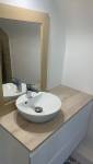 Salle de Bain : Nouveau Design avec Éléments de Rangement
