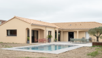 Extension de maison de 25 m² au Bignon - vue extérieur avec piscine