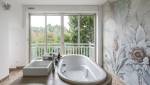 "Transformation élégante d'une salle de bain à Vaucresson"