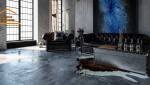 salon avec sol en béton ciré