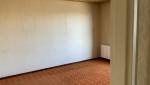 chambre avec ancien revêtement de sol posé à Alès 30100 