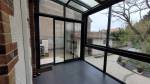 A l'intérieur de la véranda