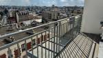 Balcon suspendu sur les toits de Paris
