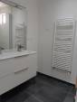 Rénovation de salle de bain avec meuble vasque et radiateur sèche-serviettes - Montluel 01120