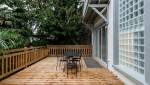 Détail de la structure en bois de la terrasse rénovée à Sèvres