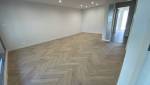 Salle de séjour moderne et lumineux parquet PVC La Maison Des Travaux Alès