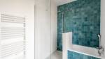 Douche à l'italienne et baignoire rénovée à Meudon
