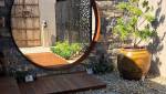 jardin zen avec ouverture mur de pierre en cercle