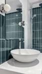 Design contemporain et pratique pour une salle de bain rénovée à Paris 16