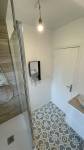 Salle de Bain Rénovée : Détails Esthétiques et Pratiques
