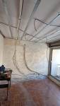 Cuisine avec rails pour faux plafond et gaines de climatisation à Alès