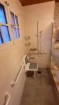Transformation d'une baignoire en douche adaptée PMR dans le Grésivaudan