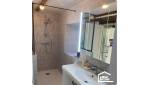 Salle de bain complète avec meubles 