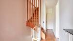 escalier menant à l'étage surélevé