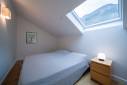 Un veux apporte de la luminosité dans la chambre d'amis
