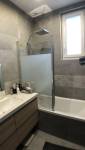 Salle de bain réagencée et rénovée étage maison Galluis