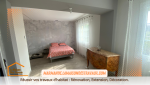 Vue d'une chambre rénovée avec des murs soigneusement préparés et peints dans des tons clairs, offrant un espace lumineux et moderne. 