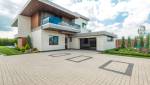Maison moderne avec garage attenant