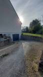 Cour en calcaire avant travaux