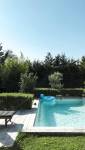 Piscine avec terrasse en bois près de La Queue les Yvelines